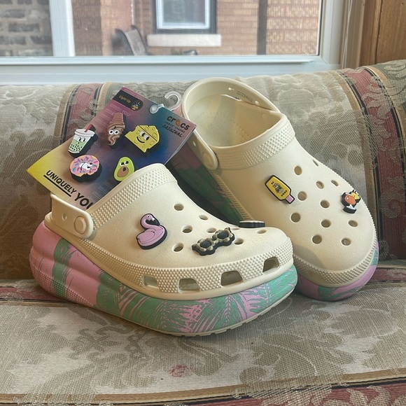 Crocs Crush Clogs Spring Break . Size 8 Women. Free charms light up - Picture 4 of 6